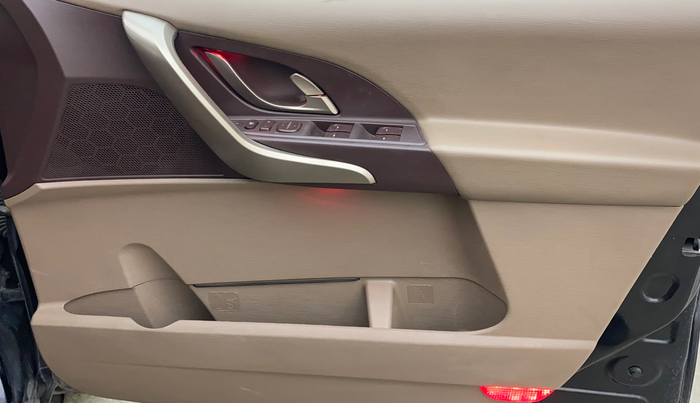 2013 Mahindra XUV500 W8, Diesel, Manual, 91,336 km, Driver Side Door Panels Control