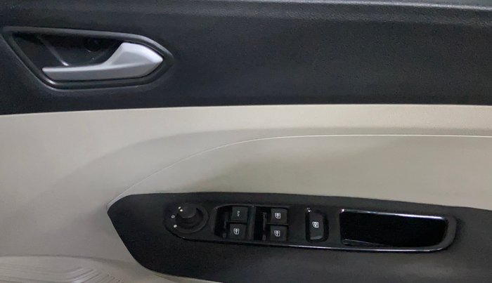 2020 Renault TRIBER RXZ, Petrol, Manual, 59,035 km, Driver Side Door Panels Control