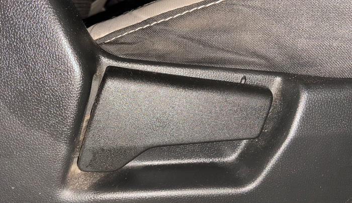 2020 Renault TRIBER RXZ, Petrol, Manual, 59,035 km, Driver Side Adjustment Panel