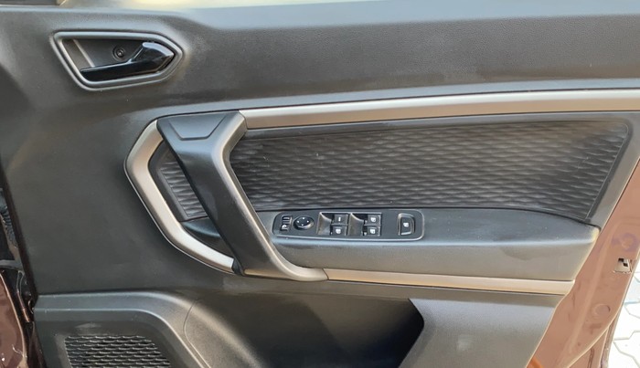 2021 Renault Kiger RXZ AMT DUAL TONE, Petrol, Automatic, 34,991 km, Driver Side Door Panels Control