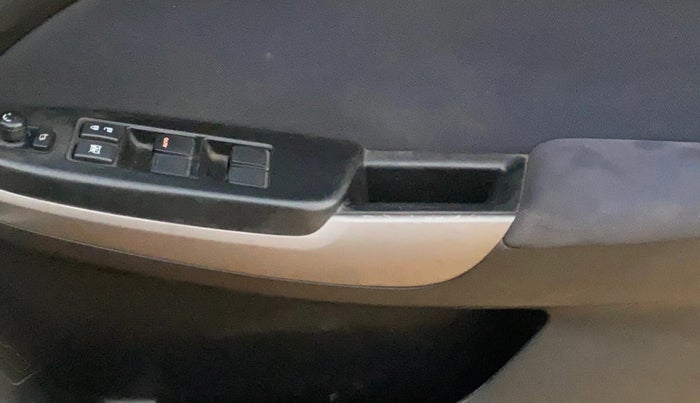 2021 Maruti Baleno ZETA PETROL 1.2, CNG, Manual, 96,223 km, Driver Side Door Panels Control