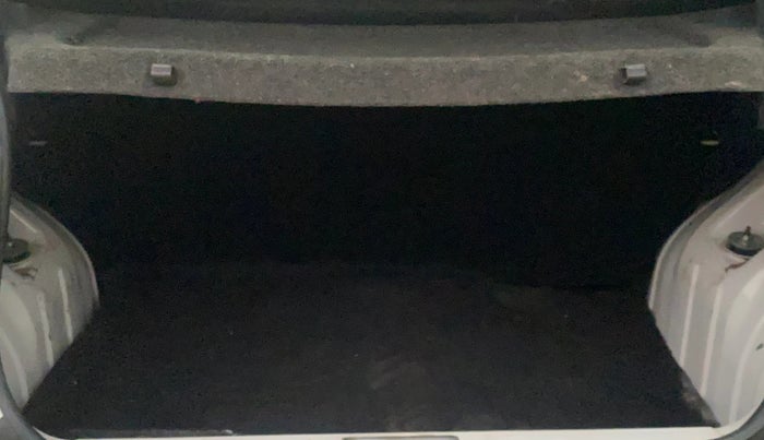 2016 Renault Kwid 1.0 MARVEL CAPTAIN AMERICA EDITION, Petrol, Manual, 61,545 km, Boot Inside