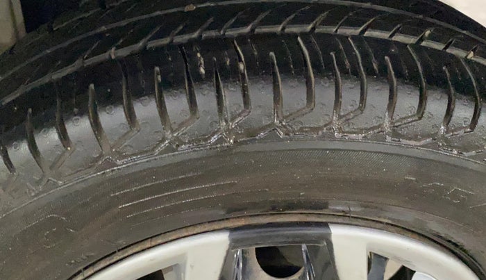 2017 Maruti Alto 800 LXI, Petrol, Manual, 82,227 km, Left Rear Tyre Tread