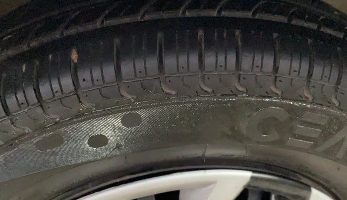 2017 Maruti Alto 800 LXI, Petrol, Manual, 82,227 km, Right Front Tyre Tread