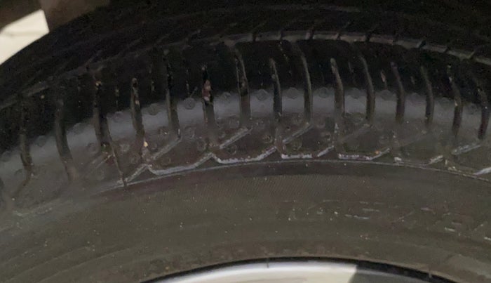 2017 Maruti Alto 800 LXI, Petrol, Manual, 82,227 km, Right Rear Tyre Tread