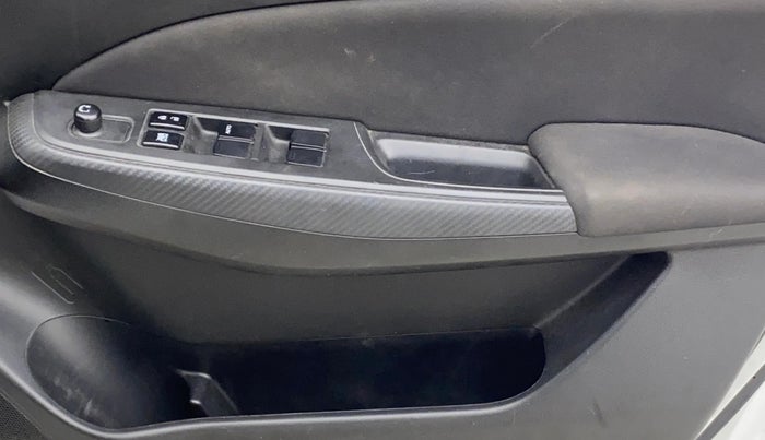 2022 Maruti Swift VXI, Petrol, Manual, 33,958 km, Driver Side Door Panels Control