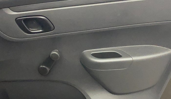 2015 Renault Kwid RXL, Petrol, Manual, 1,08,555 km, Driver Side Door Panels Control