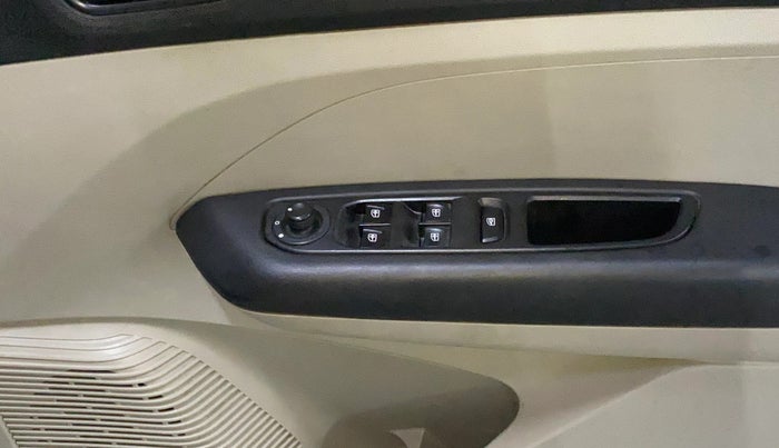 2020 Renault TRIBER RXT AMT, Petrol, Automatic, 50,642 km, Driver Side Door Panels Control