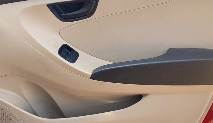 2014 Hyundai Eon ERA +, Petrol, Manual, 42,207 km, Driver Side Door Panels Control