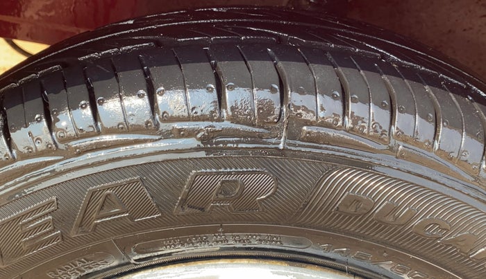 2014 Hyundai Eon ERA +, Petrol, Manual, 42,207 km, Left Front Tyre Tread