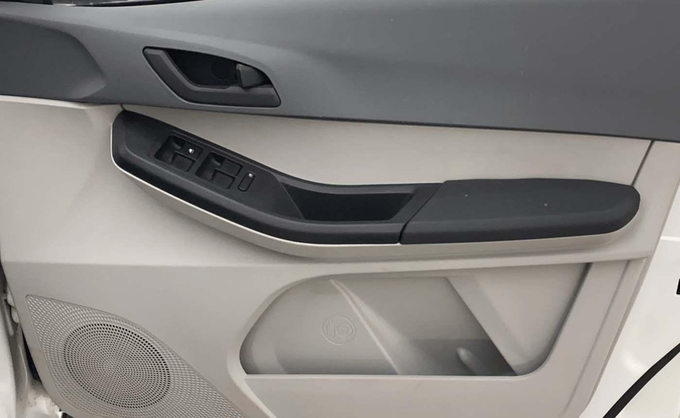 2025 Tata Tiago XM CNG, CNG, Manual, 18,190 km, Driver Side Door Panels Control