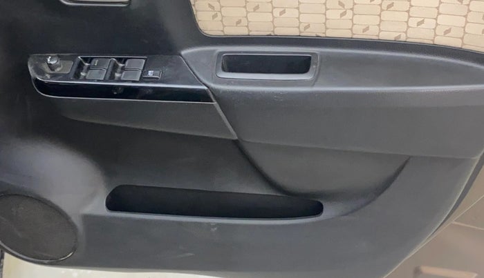 2017 Maruti Wagon R 1.0 VXI, Petrol, Manual, 52,023 km, Driver Side Door Panels Control