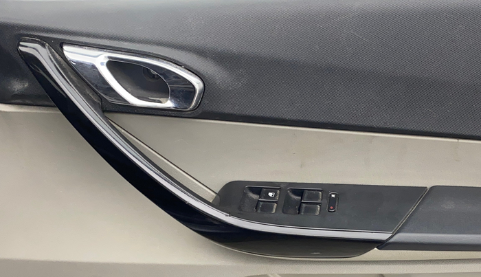 2019 Tata Tiago XZA PETROL, Petrol, Automatic, 1,35,342 km, Driver Side Door Panels Control