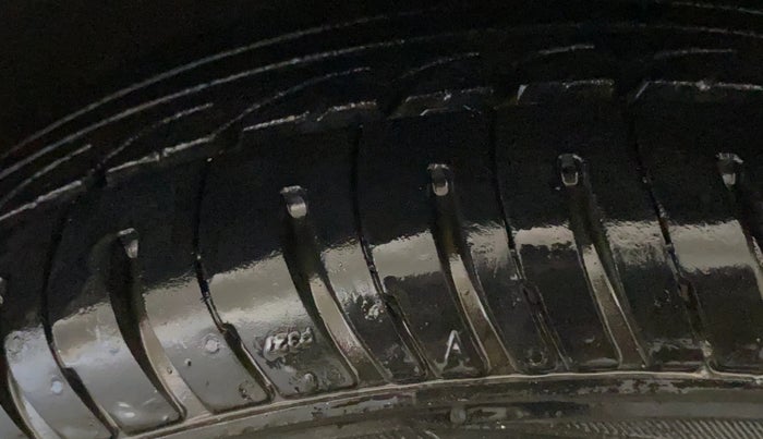 2016 Maruti Celerio VXI, CNG, Manual, 67,097 km, Right Front Tyre Tread