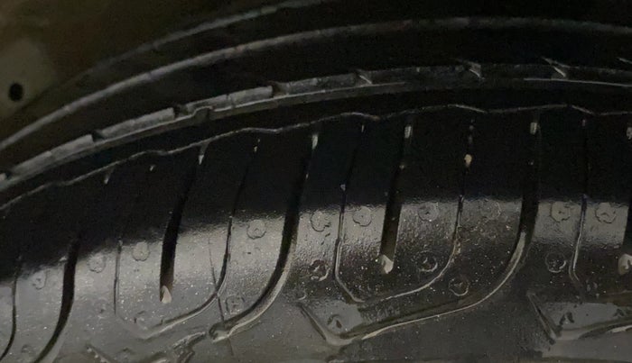 2016 Maruti Celerio VXI, CNG, Manual, 67,097 km, Left Rear Tyre Tread