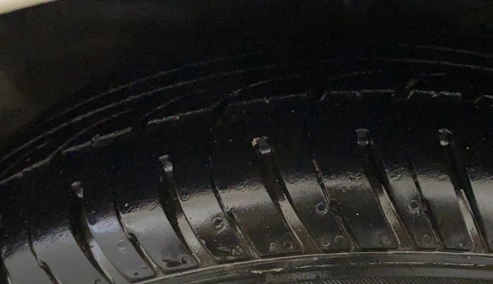 2016 Maruti Celerio VXI, CNG, Manual, 67,097 km, Left Front Tyre Tread