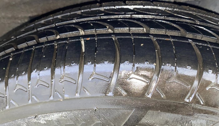 2014 Hyundai Grand i10 MAGNA 1.2 KAPPA VTVT, Petrol, Manual, 24,107 km, Left Rear Tyre Tread