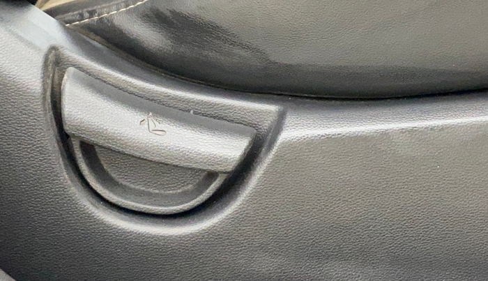 2014 Hyundai Grand i10 MAGNA 1.2 KAPPA VTVT, Petrol, Manual, 24,107 km, Driver Side Adjustment Panel