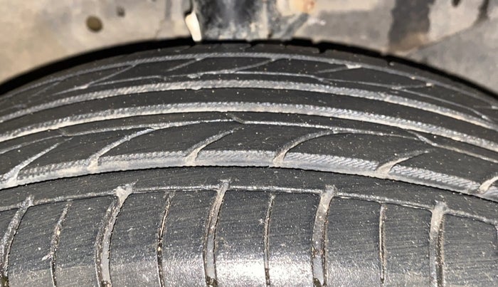 2013 Honda Brio S MT, Petrol, Manual, 27,749 km, Right Front Tyre Tread