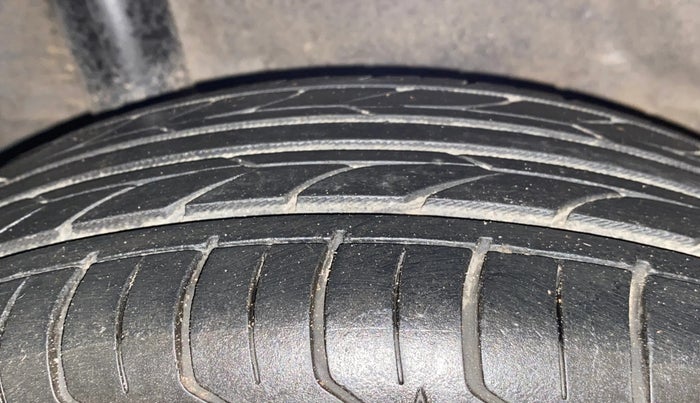 2013 Honda Brio S MT, Petrol, Manual, 27,749 km, Right Rear Tyre Tread