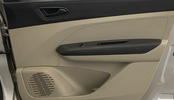 2019 Renault TRIBER RXL MT, Petrol, Manual, 55,622 km, Driver Side Door Panels Control