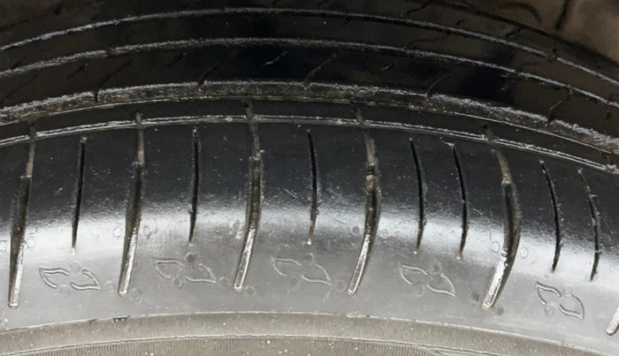 2023 Mahindra XUV700 AX 5 P AT 5 STR, Petrol, Automatic, 14,466 km, Left Front Tyre Tread