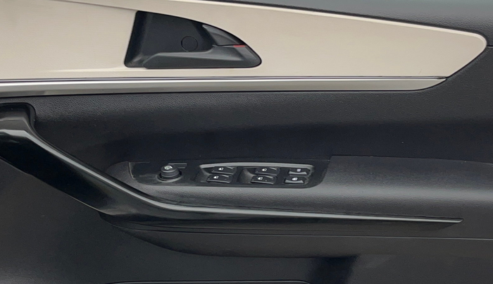 2023 Mahindra XUV700 AX 5 P AT 5 STR, Petrol, Automatic, 14,466 km, Driver Side Door Panels Control