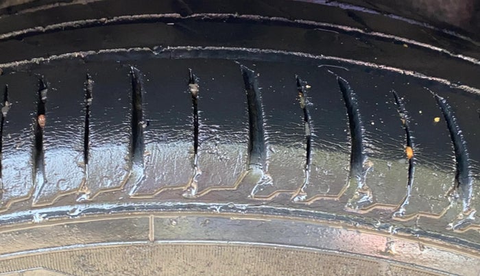 2020 Renault TRIBER RXZ AMT, Petrol, Automatic, 71,033 km, Right Rear Tyre Tread