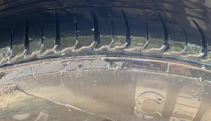 2020 Renault TRIBER RXZ AMT, Petrol, Automatic, 71,033 km, Right Front Tyre Tread