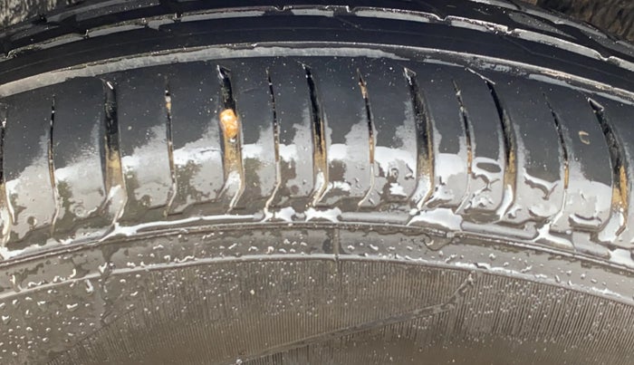 2020 Renault TRIBER RXZ AMT, Petrol, Automatic, 71,033 km, Left Rear Tyre Tread