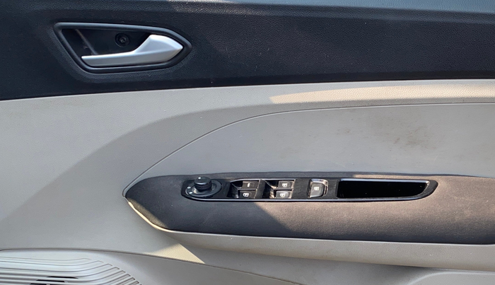 2020 Renault TRIBER RXZ AMT, Petrol, Automatic, 71,033 km, Driver Side Door Panels Control