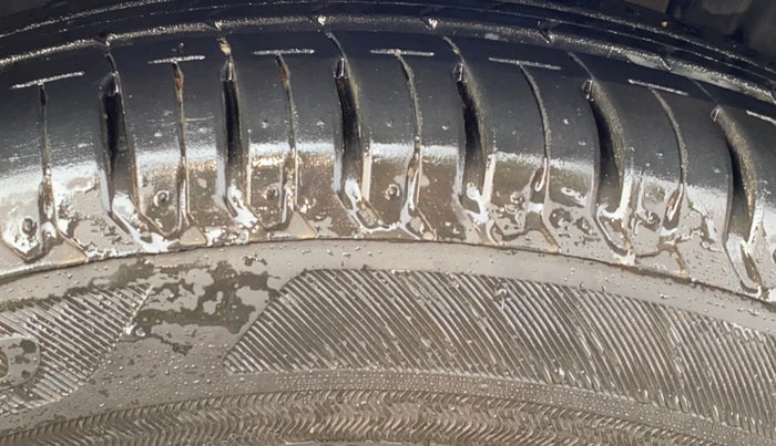 2020 Renault TRIBER RXZ AMT, Petrol, Automatic, 71,033 km, Left Front Tyre Tread