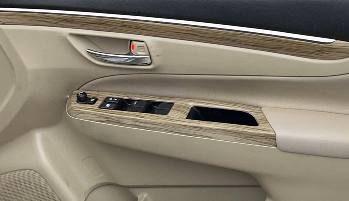 2018 Maruti Ciaz ALPHA 1.5 SHVS PETROL, Petrol, Manual, 68,462 km, Driver Side Door Panels Control