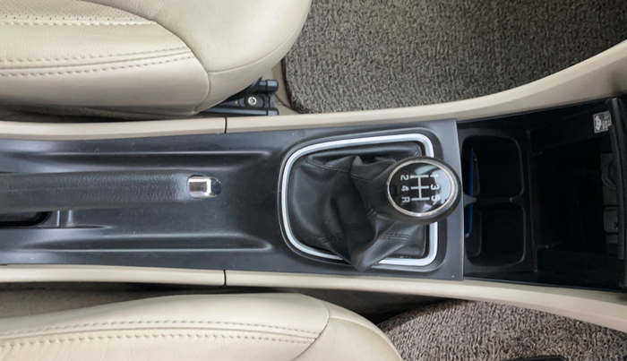 2018 Maruti Ciaz ALPHA 1.5 SHVS PETROL, Petrol, Manual, 68,462 km, Gear Lever