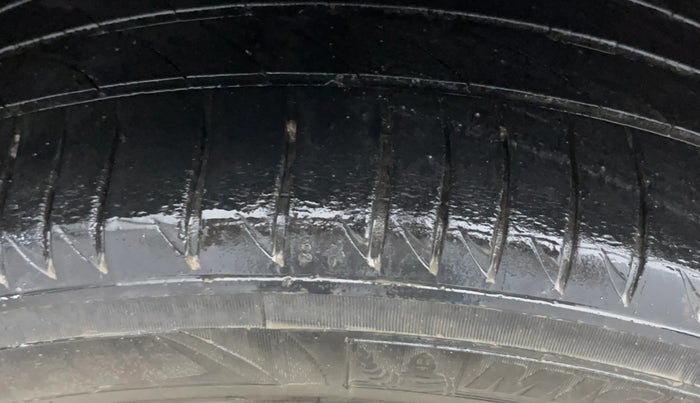 2018 Maruti Ciaz ALPHA 1.5 SHVS PETROL, Petrol, Manual, 68,462 km, Right Rear Tyre Tread