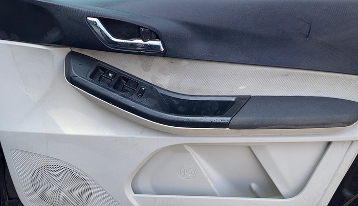 2022 Tata TIGOR XZ PLUS CNG, CNG, Manual, 1,17,080 km, Driver Side Door Panels Control