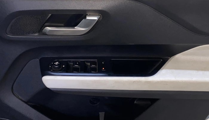 2022 Tata PUNCH CREATIVE  AMT, Petrol, Automatic, 55,147 km, Driver Side Door Panels Control