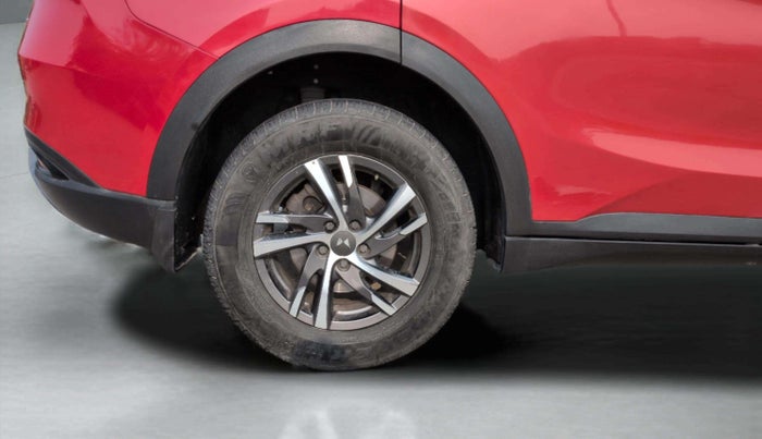 2022 Mahindra XUV700 AX 5 P AT 5 STR, Petrol, Automatic, 45,020 km, Right Rear Wheel