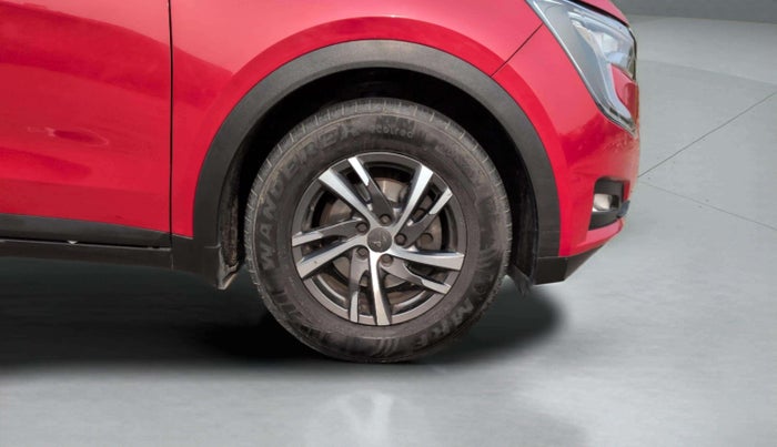 2022 Mahindra XUV700 AX 5 P AT 5 STR, Petrol, Automatic, 45,020 km, Right Front Wheel