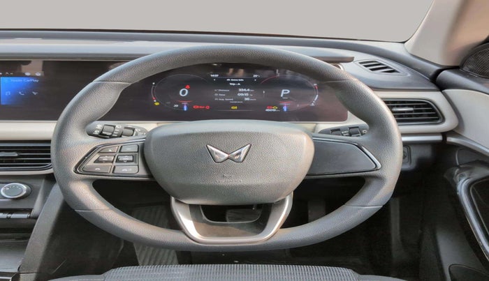 2022 Mahindra XUV700 AX 5 P AT 5 STR, Petrol, Automatic, 45,020 km, Steering Wheel Close Up