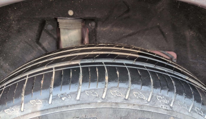 2022 Mahindra XUV700 AX 5 P AT 5 STR, Petrol, Automatic, 45,020 km, Left Front Tyre Tread