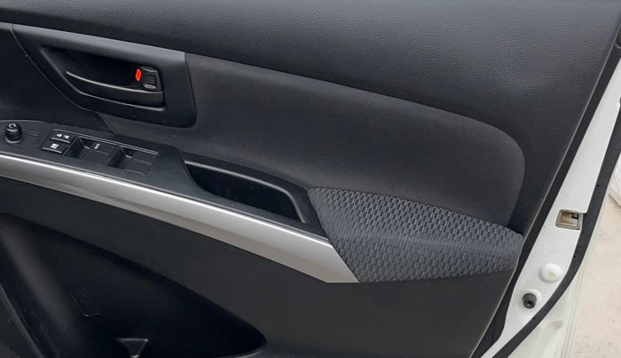 2021 Maruti S Cross SIGMA 1.5, Petrol, Manual, 98,356 km, Driver Side Door Panels Control