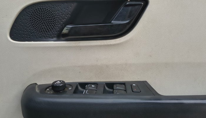 2022 Tata ALTROZ XT PETROL, Petrol, Manual, 1,01,013 km, Driver Side Door Panels Control