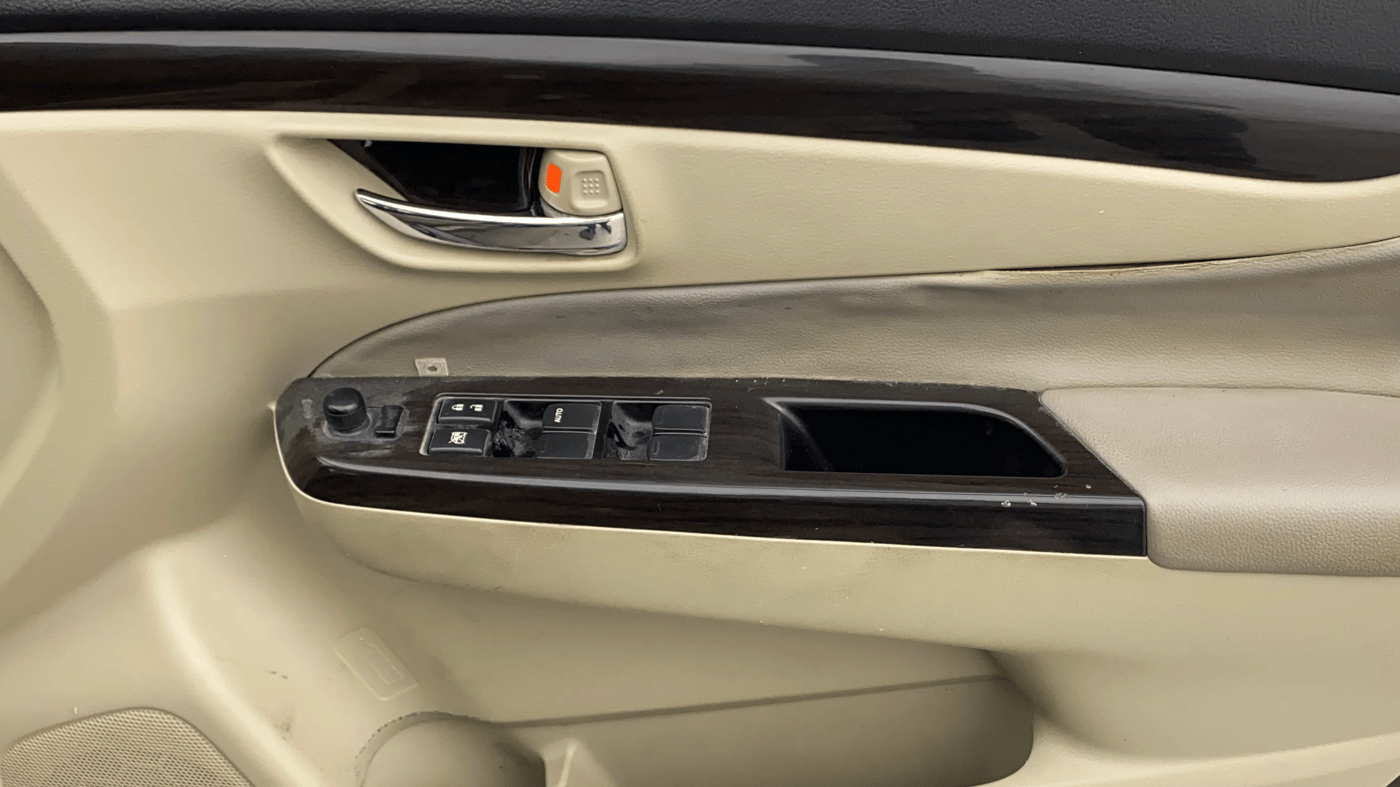 2016 Maruti Ciaz ZXI+, Petrol, Manual, 1,00,415 km, Driver Side Door Panels Control
