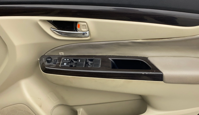 2016 Maruti Ciaz ZXI+, Petrol, Manual, 1,00,415 km, Driver Side Door Panels Control