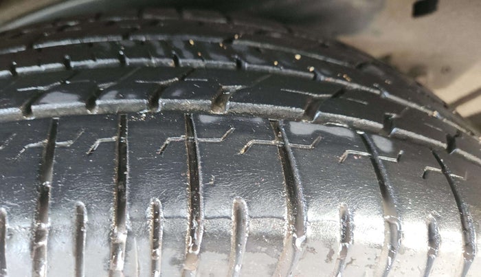 2017 Toyota Innova Crysta 2.8 GX AT 7 STR, Diesel, Automatic, 52,868 km, Left Rear Tyre Tread