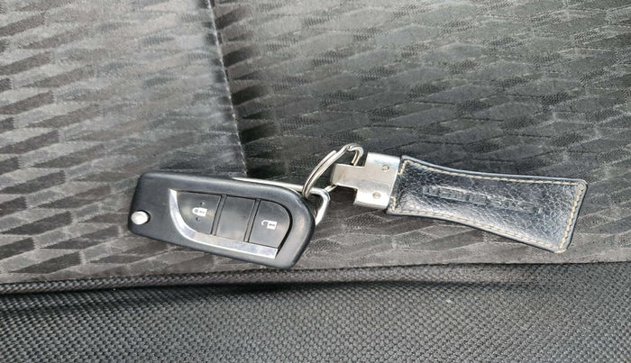 2017 Toyota Innova Crysta 2.8 GX AT 7 STR, Diesel, Automatic, 52,868 km, Key Close Up