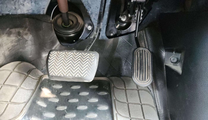 2017 Toyota Innova Crysta 2.8 GX AT 7 STR, Diesel, Automatic, 52,868 km, Pedals