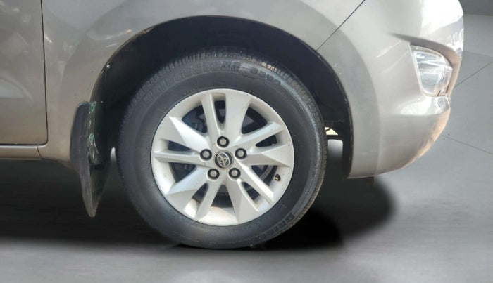 2017 Toyota Innova Crysta 2.8 GX AT 7 STR, Diesel, Automatic, 52,868 km, Right Front Wheel