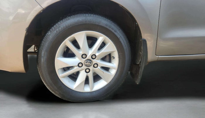 2017 Toyota Innova Crysta 2.8 GX AT 7 STR, Diesel, Automatic, 52,868 km, Left Front Wheel